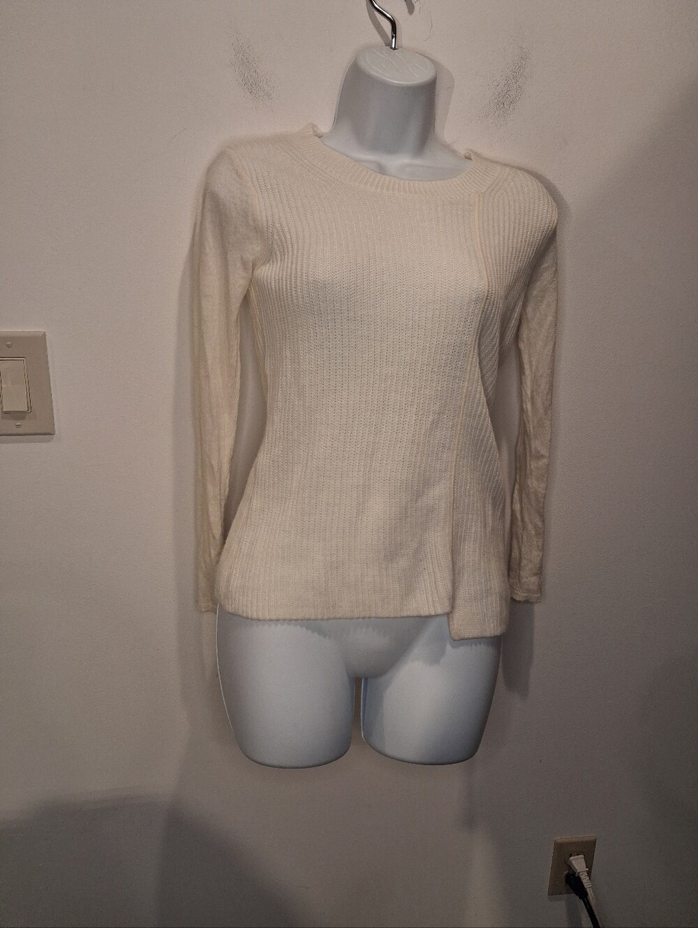 Reiss Size Xs Hazel Knitted Crewneck Top In Ivory. Small Flaw